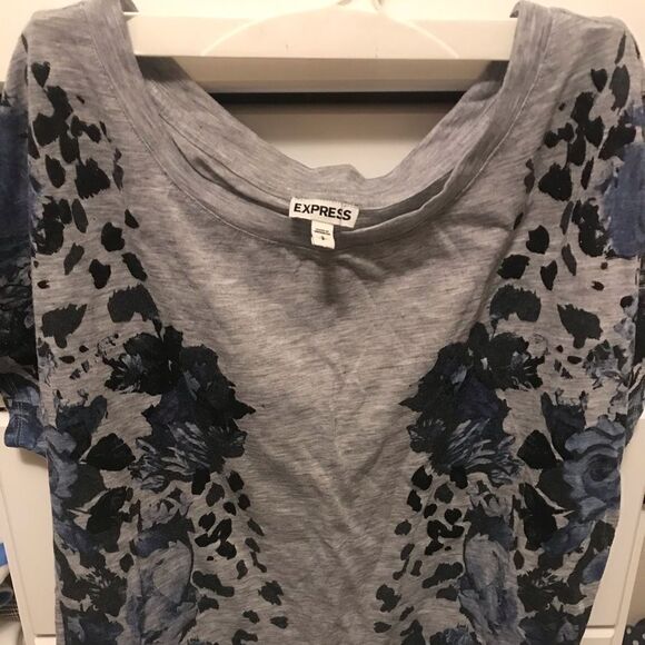 ✨Express Glitter Floral Graphic Tee✨ - Picture 2 of 5